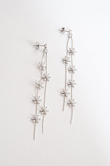 Shashi(シャシ)のピアス結婚式やパーティーにぴったりのレンタルアイテム。