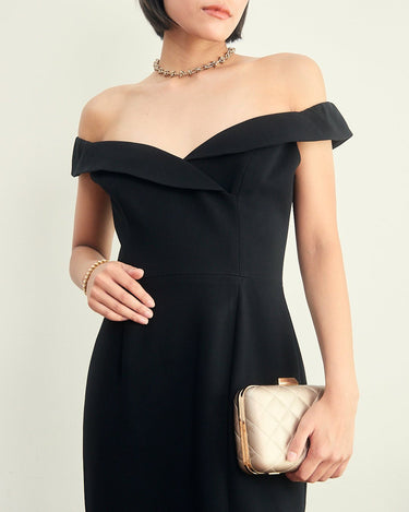 Black Halo(ブラック ヘイロー)のひざ丈ドレス結婚式やパーティーにぴったりのレンタルアイテム。