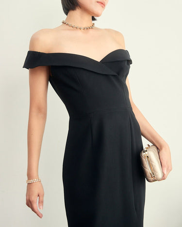 Black Halo(ブラック ヘイロー)のひざ丈ドレス結婚式やパーティーにぴったりのレンタルアイテム。