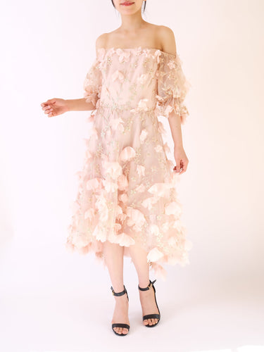 Marchesa Notte(マルケッサ ノッテ)のミディドレス結婚式やパーティーにぴったりのレンタルアイテム。