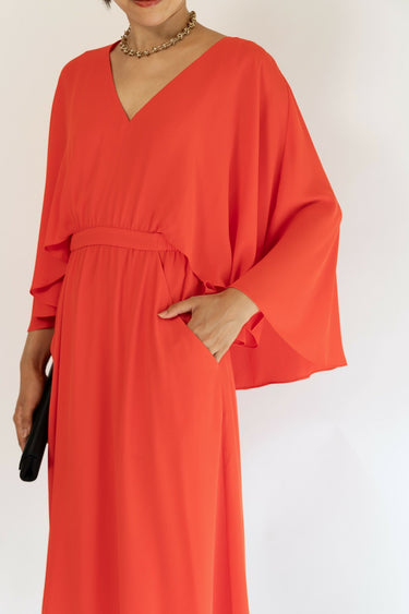 Bcbgmaxazria(ビーシービージーマックスアズリア)のミディドレス結婚式やパーティーにぴったりのレンタルアイテム。