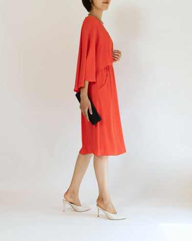Bcbgmaxazria(ビーシービージーマックスアズリア)のミディドレス結婚式やパーティーにぴったりのレンタルアイテム。