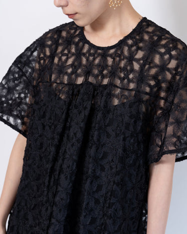 Black Halo(ブラック ヘイロー)のミディドレス結婚式やパーティーにぴったりのレンタルアイテム。