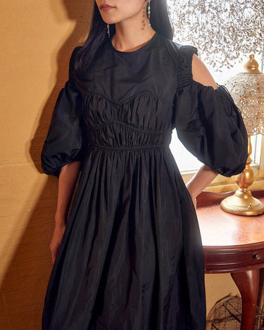 Cecilie Bahnsen(セシリー バンセン)のミディドレス結婚式やパーティーにぴったりのレンタルアイテム。