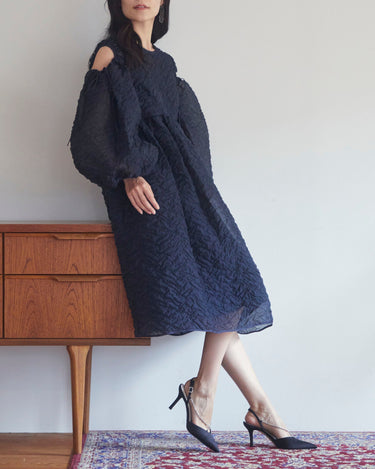 Cecilie Bahnsen(セシリー バンセン)のミディドレス結婚式やパーティーにぴったりのレンタルアイテム。