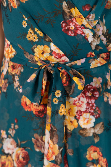 DKNY(ダナキャランニューヨーク)のミディドレス結婚式やパーティーにぴったりのレンタルアイテム。