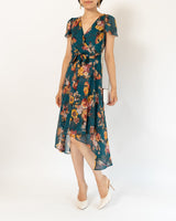 DKNY(ダナキャランニューヨーク)のミディドレス結婚式やパーティーにぴったりのレンタルアイテム。