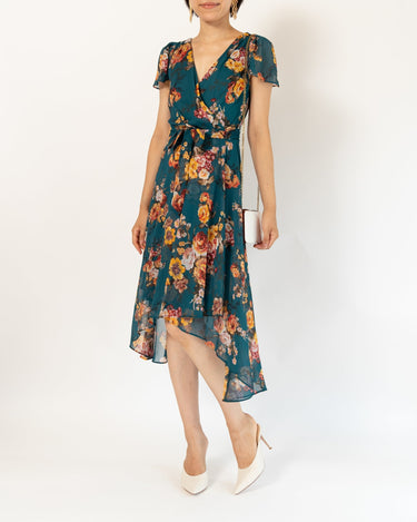 DKNY(ダナキャランニューヨーク)のミディドレス結婚式やパーティーにぴったりのレンタルアイテム。