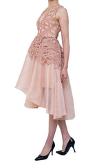 Elliatt(エリアット)のミディドレス結婚式やパーティーにぴったりのレンタルアイテム。