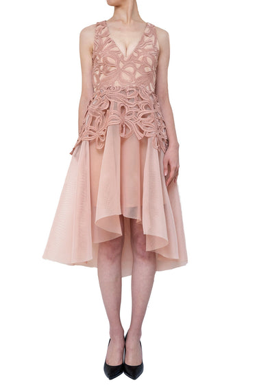 Elliatt(エリアット)のミディドレス結婚式やパーティーにぴったりのレンタルアイテム。