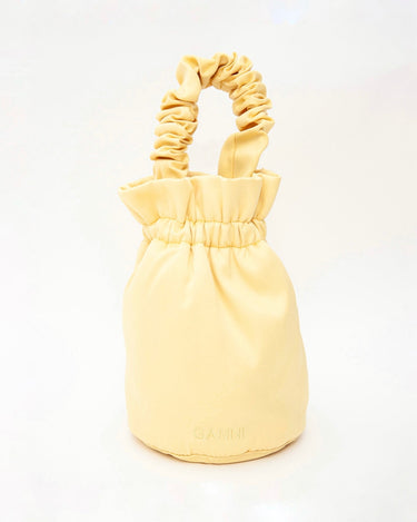 Ganni(ガニー)のハンドバッグ結婚式やパーティーにぴったりのレンタルアイテム。