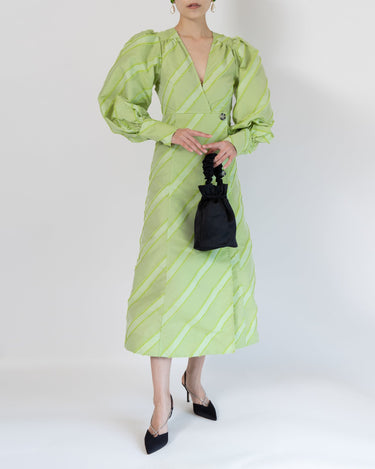 Ganni(ガニー)のミディドレス結婚式やパーティーにぴったりのレンタルアイテム。