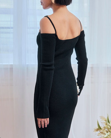 Jacquemus(ジャックムス)のミディドレス結婚式やパーティーにぴったりのレンタルアイテム。