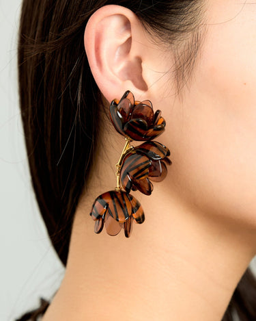 Lele Sadoughi(レレ サドイ)のイヤリング結婚式やパーティーにぴったりのレンタルアイテム。