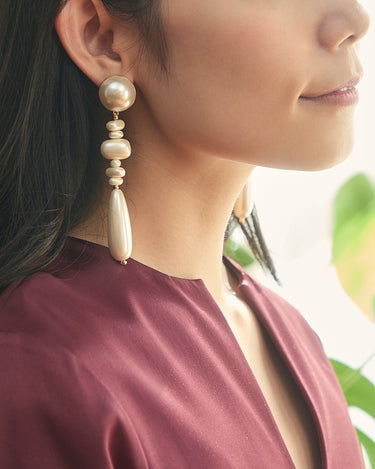 Lele Sadoughi(レレ サドイ)のピアス結婚式やパーティーにぴったりのレンタルアイテム。