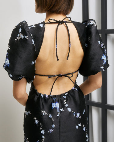 Ganni(ガニー)のミディドレス結婚式やパーティーにぴったりのレンタルアイテム。