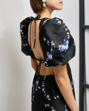 Ganni(ガニー)のミディドレス結婚式やパーティーにぴったりのレンタルアイテム。