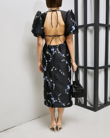 Ganni(ガニー)のミディドレス結婚式やパーティーにぴったりのレンタルアイテム。