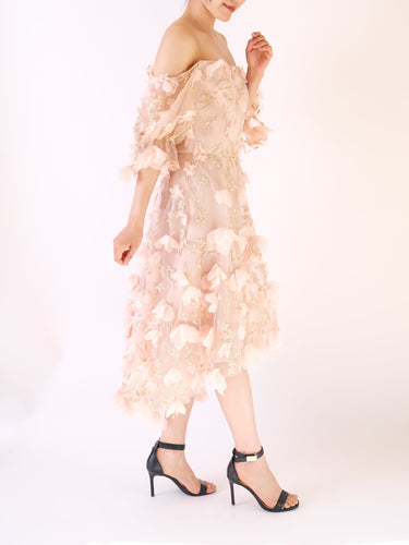 Marchesa Notte(マルケッサ ノッテ)のミディドレス結婚式やパーティーにぴったりのレンタルアイテム。