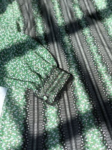 Mikael Aghal(ミカエル アグハール)のひざ丈ドレス結婚式やパーティーにぴったりのレンタルアイテム。