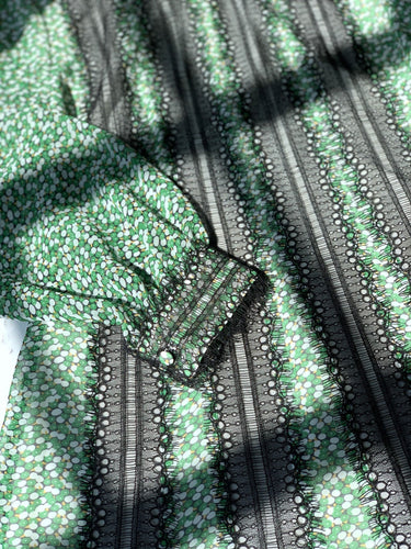 Mikael Aghal(ミカエル アグハール)のひざ丈ドレス結婚式やパーティーにぴったりのレンタルアイテム。