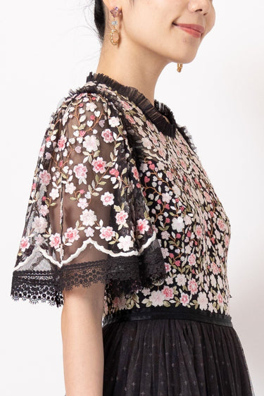 Needle & Thread(ニードル アンド スレッド)のロングドレス結婚式やパーティーにぴったりのレンタルアイテム。