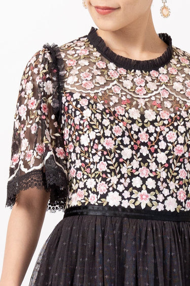 Needle & Thread(ニードル アンド スレッド)のロングドレス結婚式やパーティーにぴったりのレンタルアイテム。