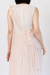 Needle & Thread(ニードル アンド スレッド)のミディドレス結婚式やパーティーにぴったりのレンタルアイテム。