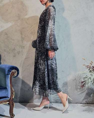 Rotate Birger Christensen(ローテート ビルガー クリステンセン)のミディドレス結婚式やパーティーにぴったりのレンタルアイテム。