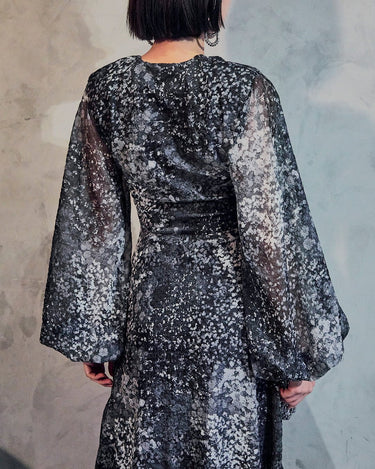 Rotate Birger Christensen(ローテート ビルガー クリステンセン)のミディドレス結婚式やパーティーにぴったりのレンタルアイテム。