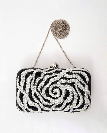 Santi(サンティ)のクラッチ結婚式やパーティーにぴったりのレンタルアイテム。