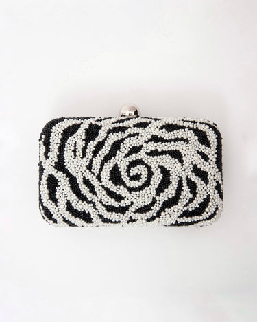 Santi(サンティ)のクラッチ結婚式やパーティーにぴったりのレンタルアイテム。