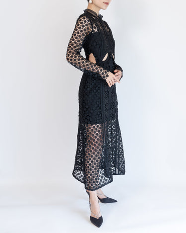 Self - Portrait(セルフ・ポートレート)のミディドレス結婚式やパーティーにぴったりのレンタルアイテム。