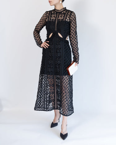 Self - Portrait(セルフ・ポートレート)のミディドレス結婚式やパーティーにぴったりのレンタルアイテム。