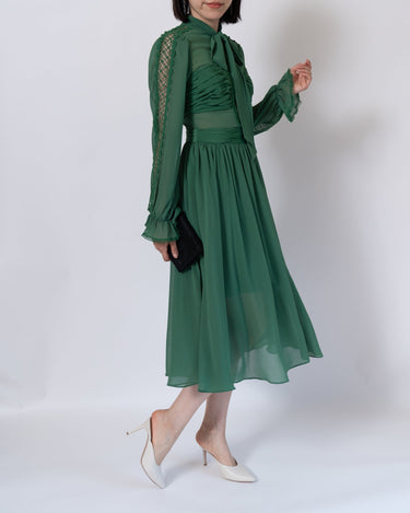 Self - Portrait(セルフ・ポートレート)のミディドレス結婚式やパーティーにぴったりのレンタルアイテム。