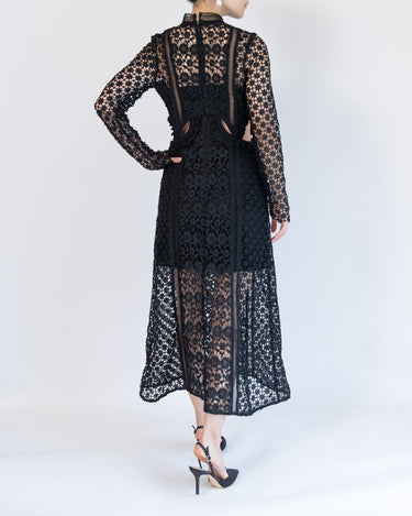 Self - Portrait(セルフ・ポートレート)のミディドレス結婚式やパーティーにぴったりのレンタルアイテム。