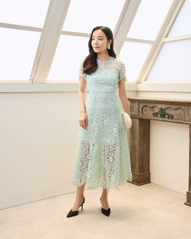 Self-Portrait(セルフ・ポートレート)のドレス結婚式やパーティーにぴったりのレンタルアイテム。