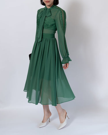 Self - Portrait(セルフ・ポートレート)のミディドレス結婚式やパーティーにぴったりのレンタルアイテム。