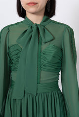 Self - Portrait(セルフ・ポートレート)のミディドレス結婚式やパーティーにぴったりのレンタルアイテム。