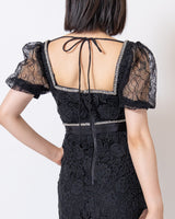 Self - Portrait(セルフ・ポートレート)のミディドレス結婚式やパーティーにぴったりのレンタルアイテム。