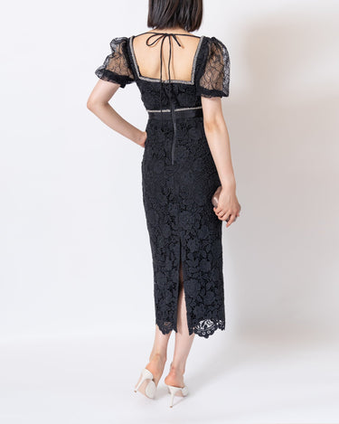 Self - Portrait(セルフ・ポートレート)のミディドレス結婚式やパーティーにぴったりのレンタルアイテム。