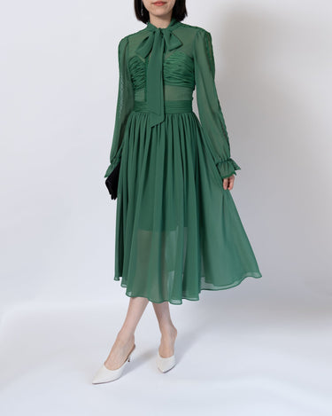 Self - Portrait(セルフ・ポートレート)のミディドレス結婚式やパーティーにぴったりのレンタルアイテム。