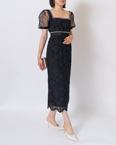 Self - Portrait(セルフ・ポートレート)のミディドレス結婚式やパーティーにぴったりのレンタルアイテム。