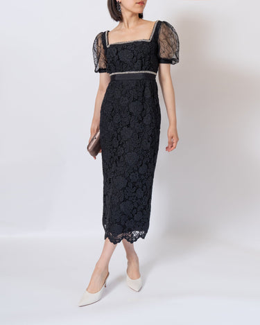 Self - Portrait(セルフ・ポートレート)のミディドレス結婚式やパーティーにぴったりのレンタルアイテム。