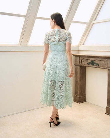 Self-Portrait(セルフ・ポートレート)のドレス結婚式やパーティーにぴったりのレンタルアイテム。