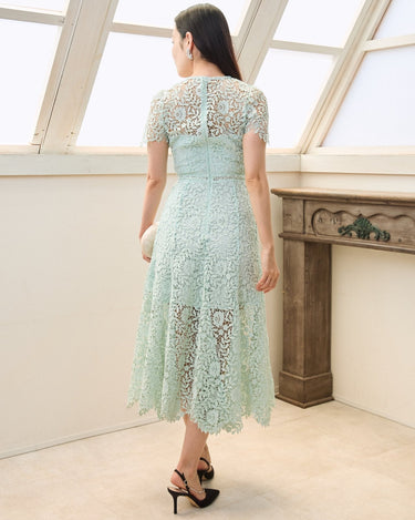 Self-Portrait(セルフ・ポートレート)のドレス結婚式やパーティーにぴったりのレンタルアイテム。