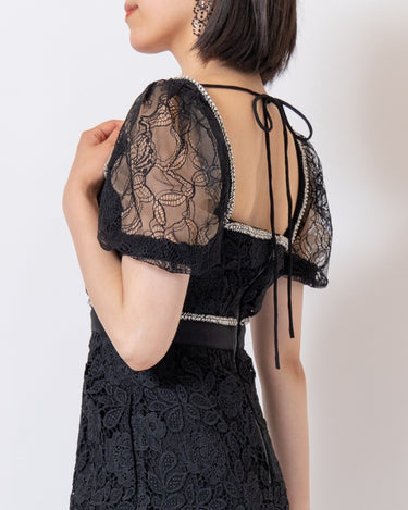 Self - Portrait(セルフ・ポートレート)のミディドレス結婚式やパーティーにぴったりのレンタルアイテム。