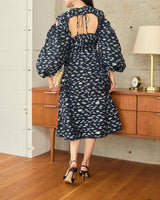 Cecilie Bahnsen(セシリー バンセン)のミディドレス結婚式やパーティーにぴったりのレンタルアイテム。