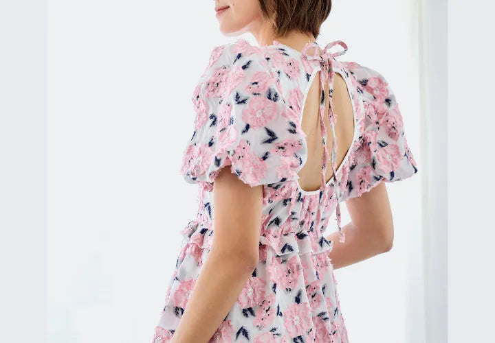 春の結婚式参列におすすめのレンタルドレス|Sister Jane ピンクの花柄ジャカード パフスリーブドレス