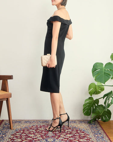 Black Halo（ブラック ヘイロー）のひざ丈ドレス結婚式やパーティーにぴったりのレンタルアイテム。